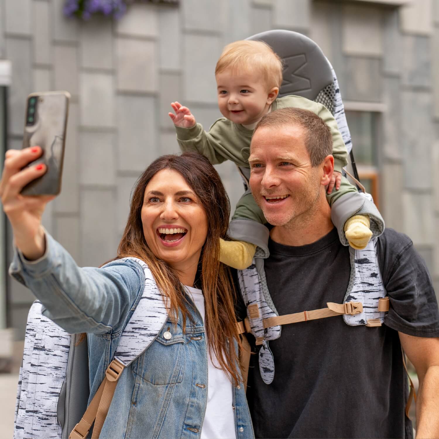 Minimeis Shoulder Carrier | Baby Carrier | SavvyMama