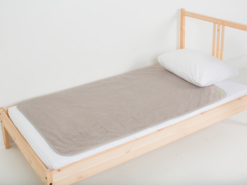 PeapodMats on Single Bed | Mattress Protector | Waterproof Mat| Sand | SavvyMama