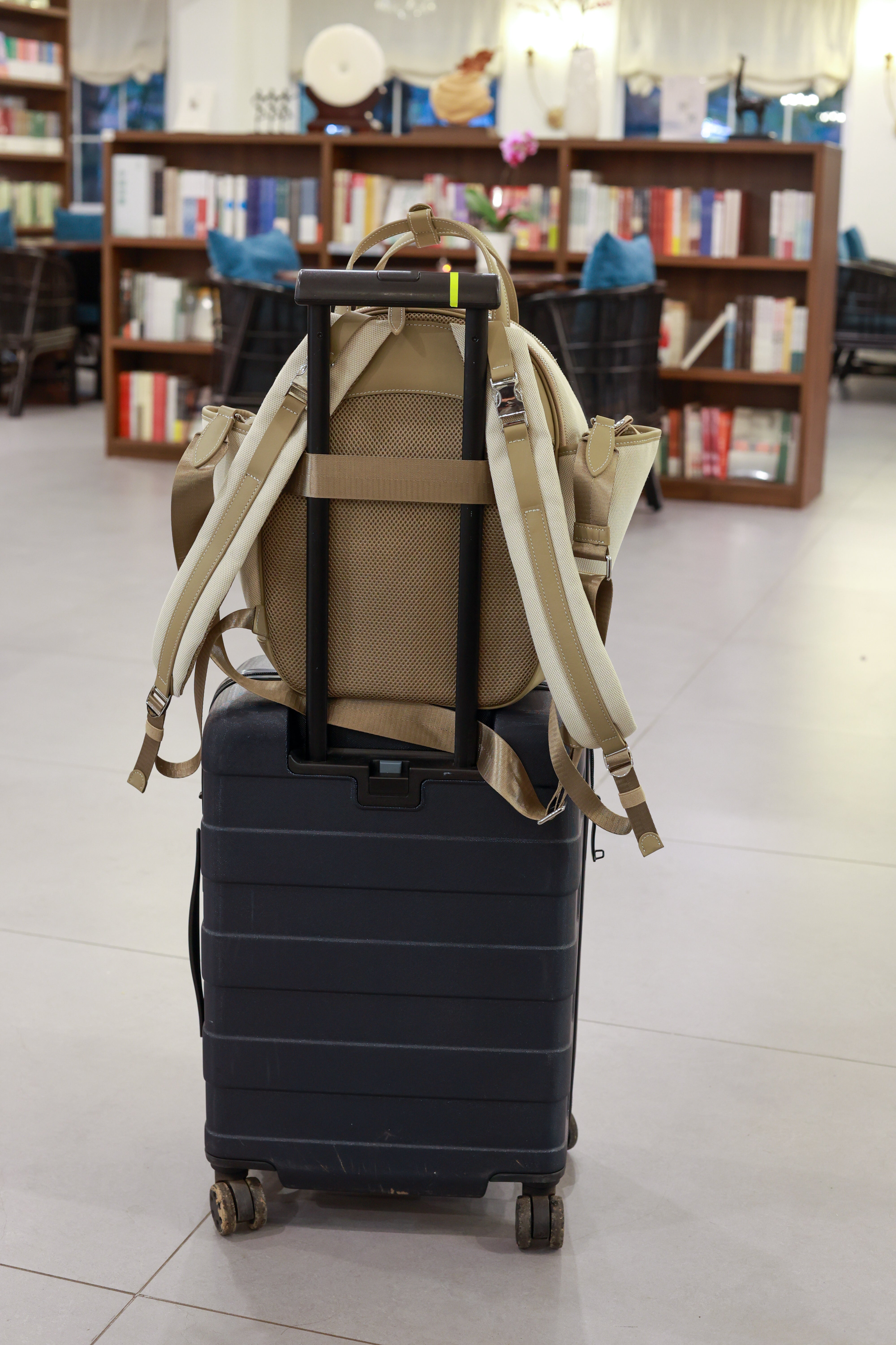 BUMO | The Carryall in Misugaru Taupe