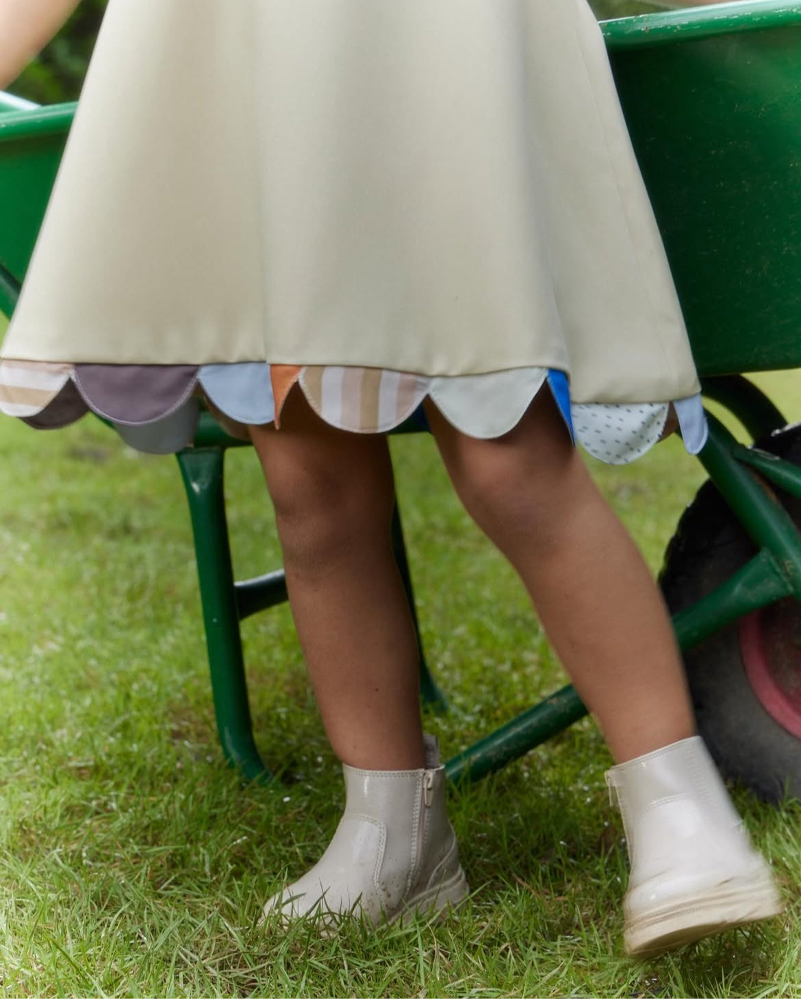 The Parrot | Siena Scallop Hem Dress - Khaki Solid (Girl)