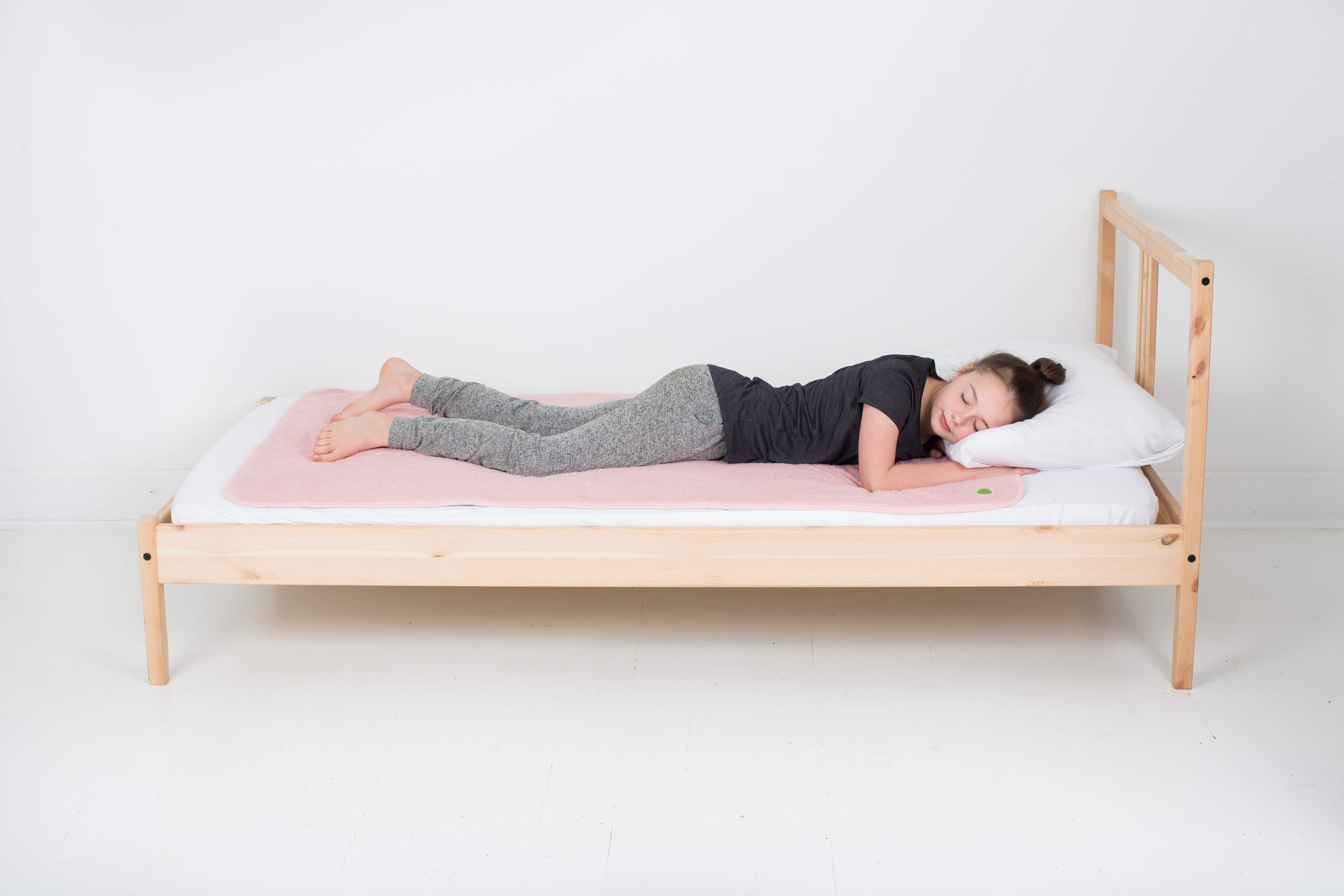 Peapod Mats | Teen girl on Single Bed | Mattress Protector | Waterproof Mat| Pink | SavvyMama