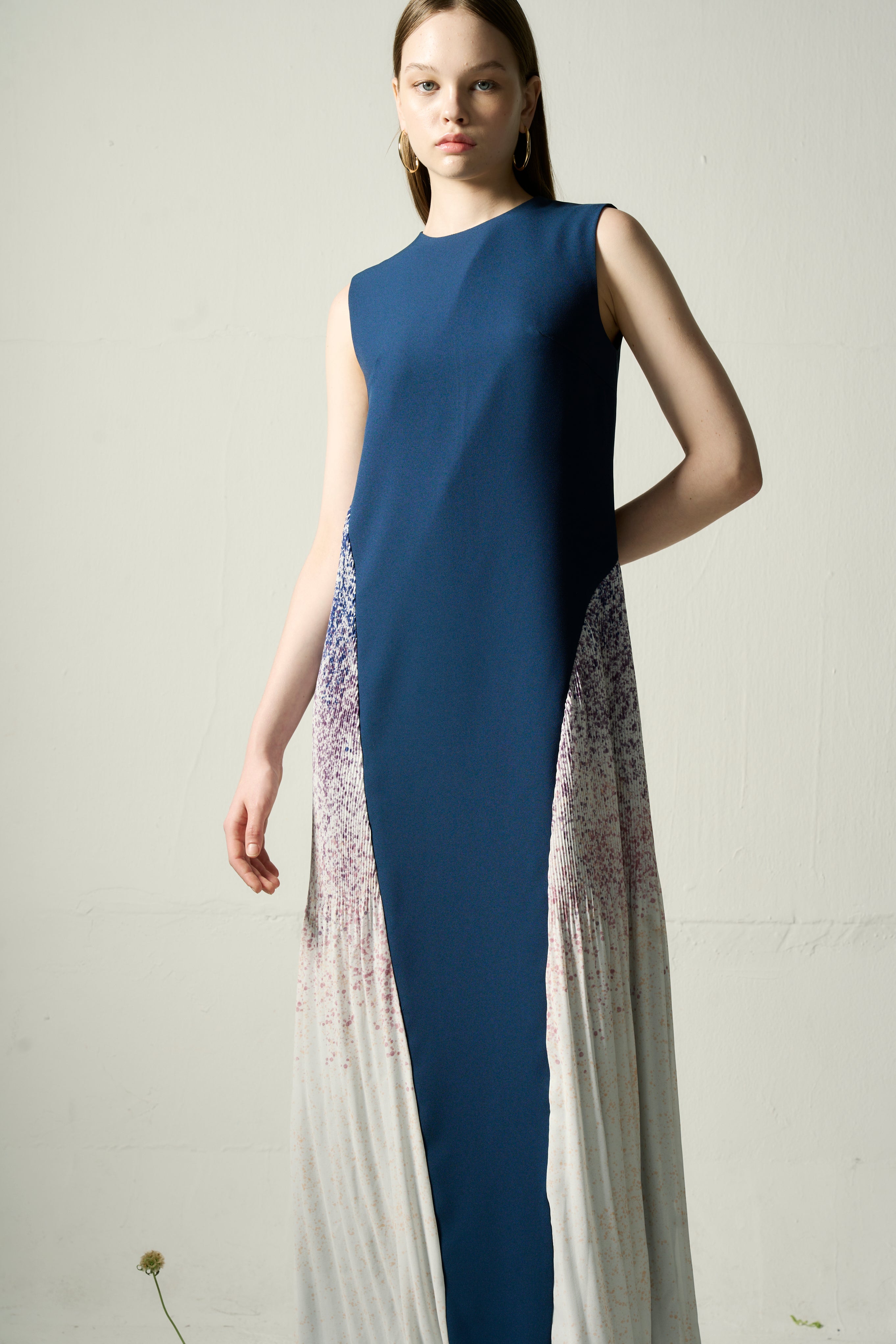 The Parrot | Aria Blue Snowflake Maxi Pleat Dress