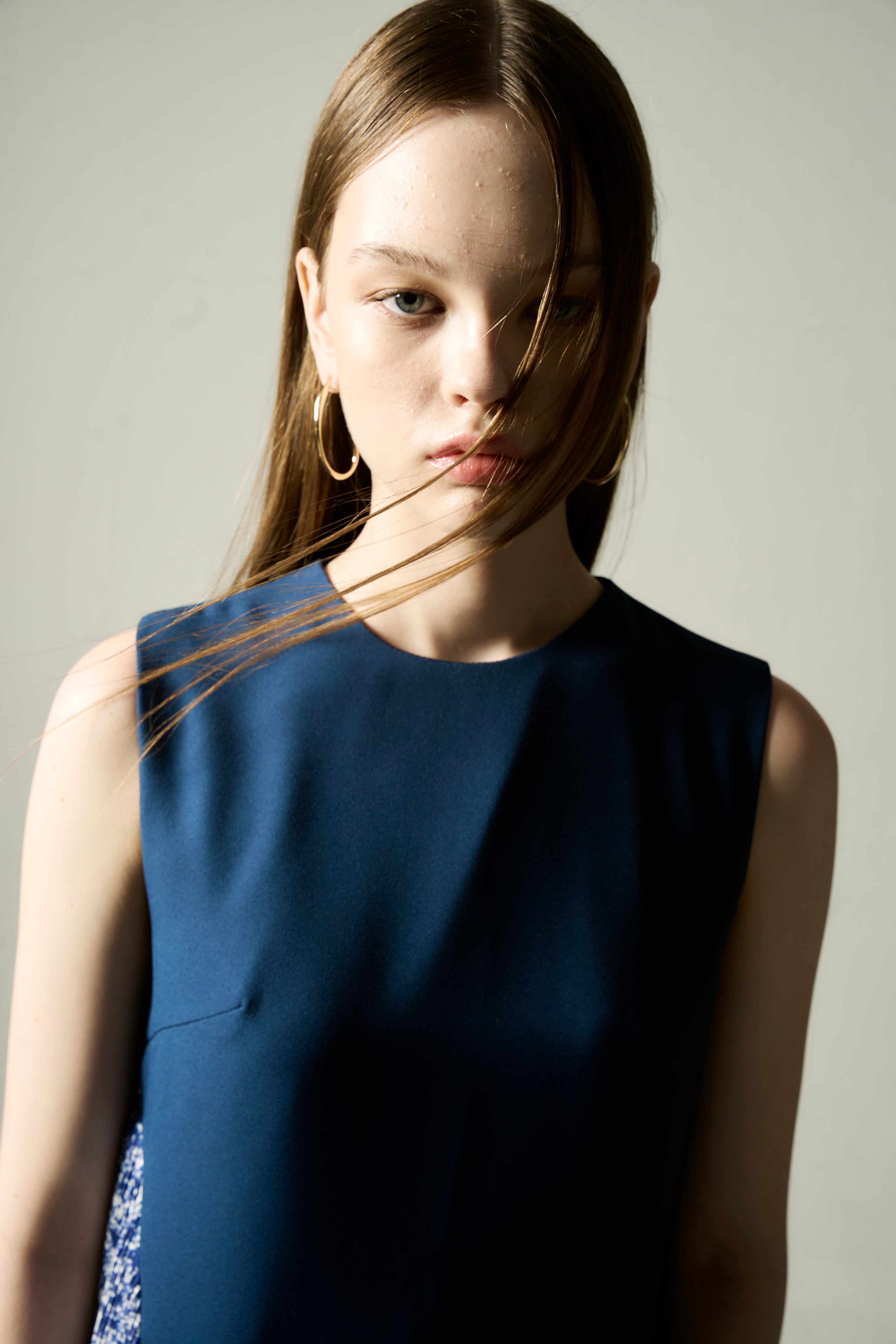 The Parrot | Aria Blue Snowflake Maxi Pleat Dress