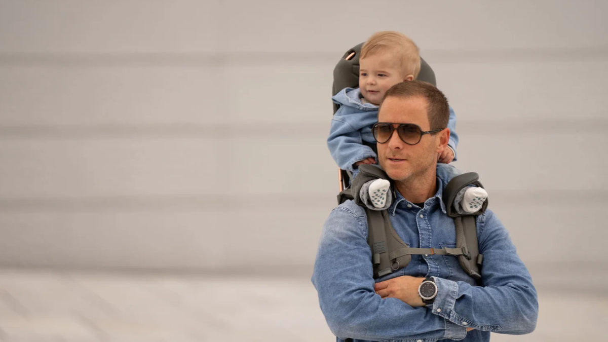 Title: MiniMeis vs. Traditional Baby Carriers: What Parents Should Know