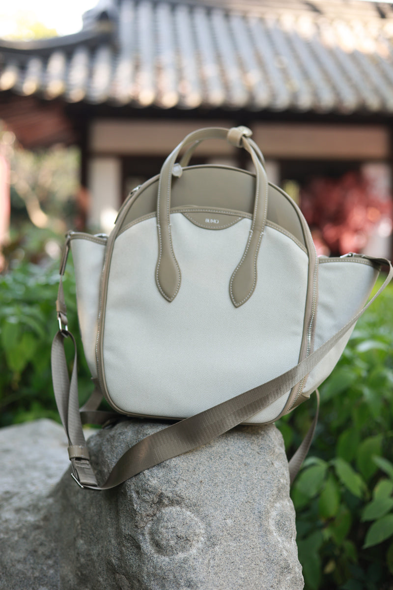 BUMO | The Carryall in Misugaru Taupe