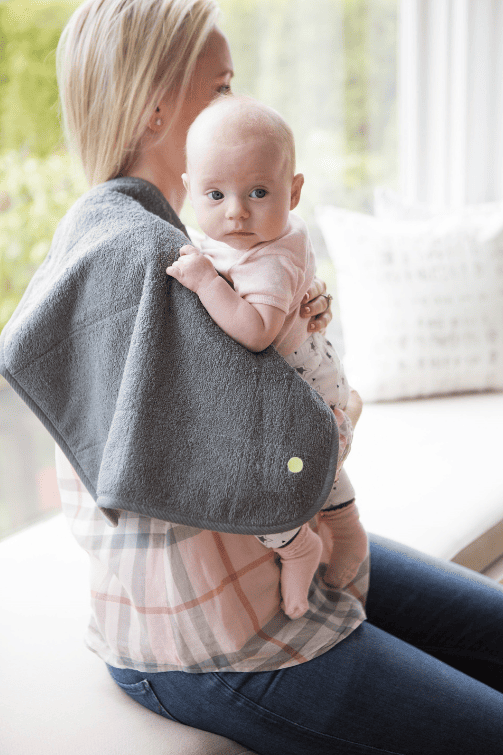 PeapodMats | Waterproof Mat on Mum's shoulder with Baby | Dark Grey | SavvyMama