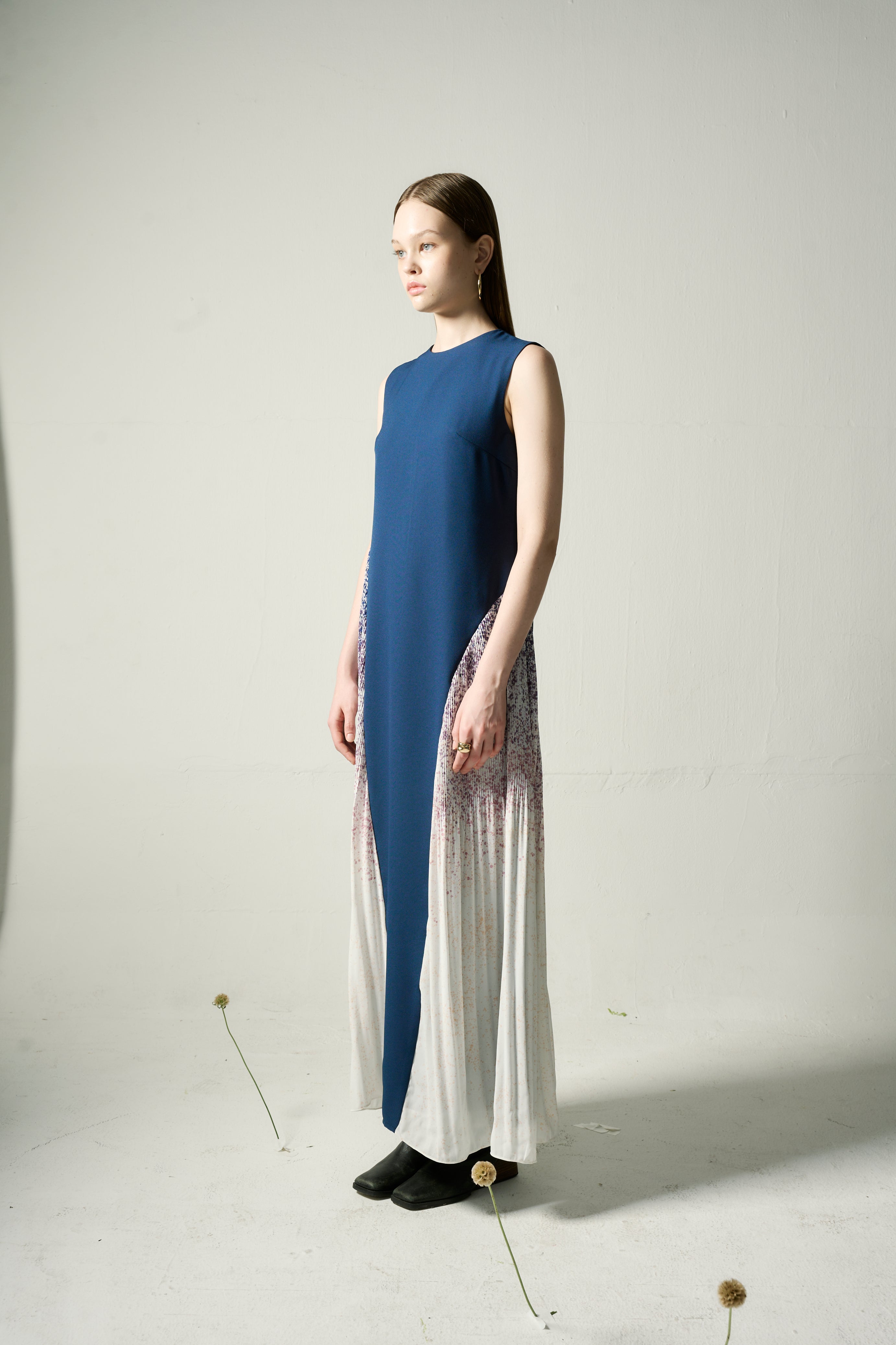 The Parrot | Aria Blue Snowflake Maxi Pleat Dress