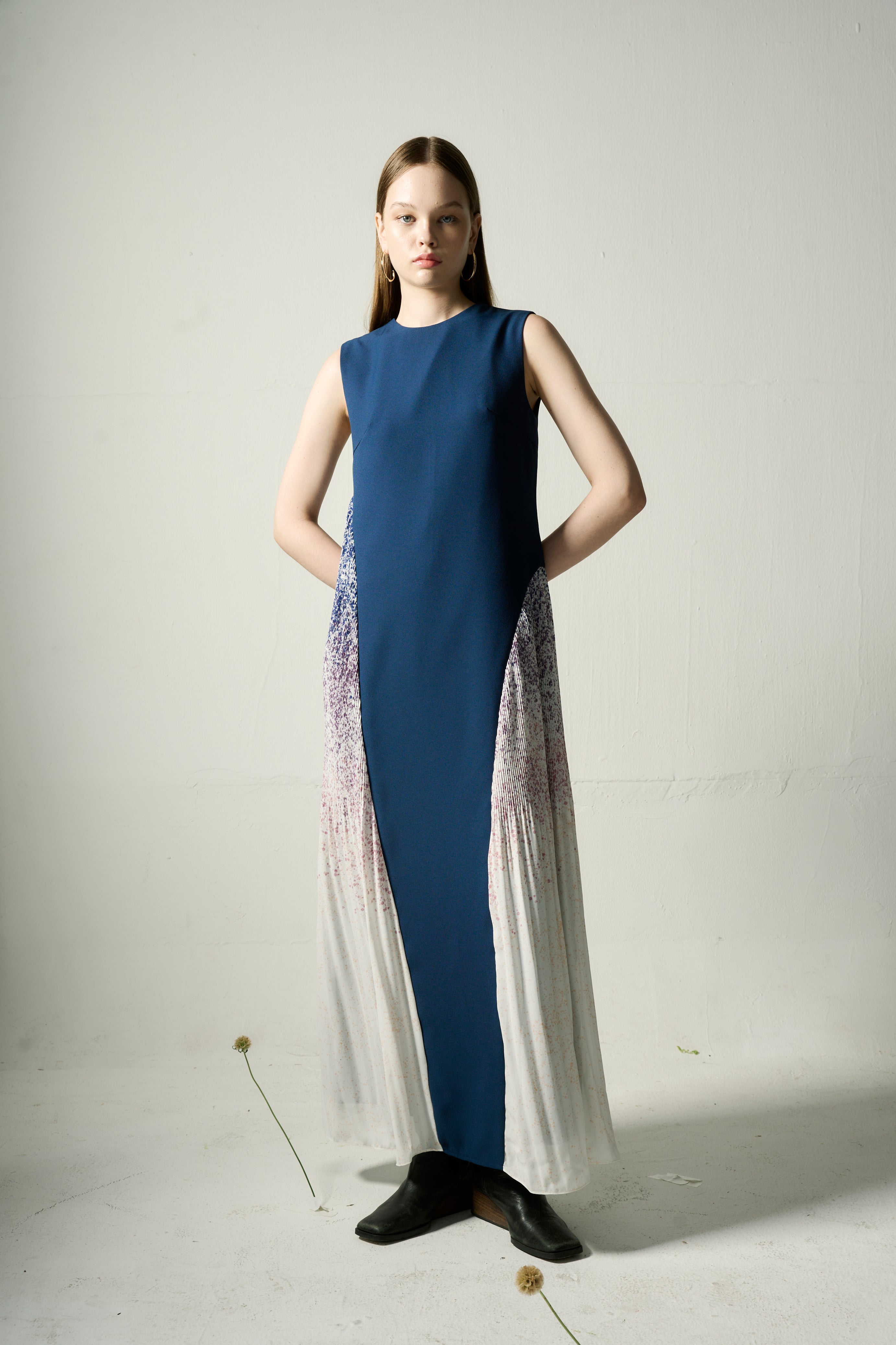 The Parrot | Aria Blue Snowflake Maxi Pleat Dress