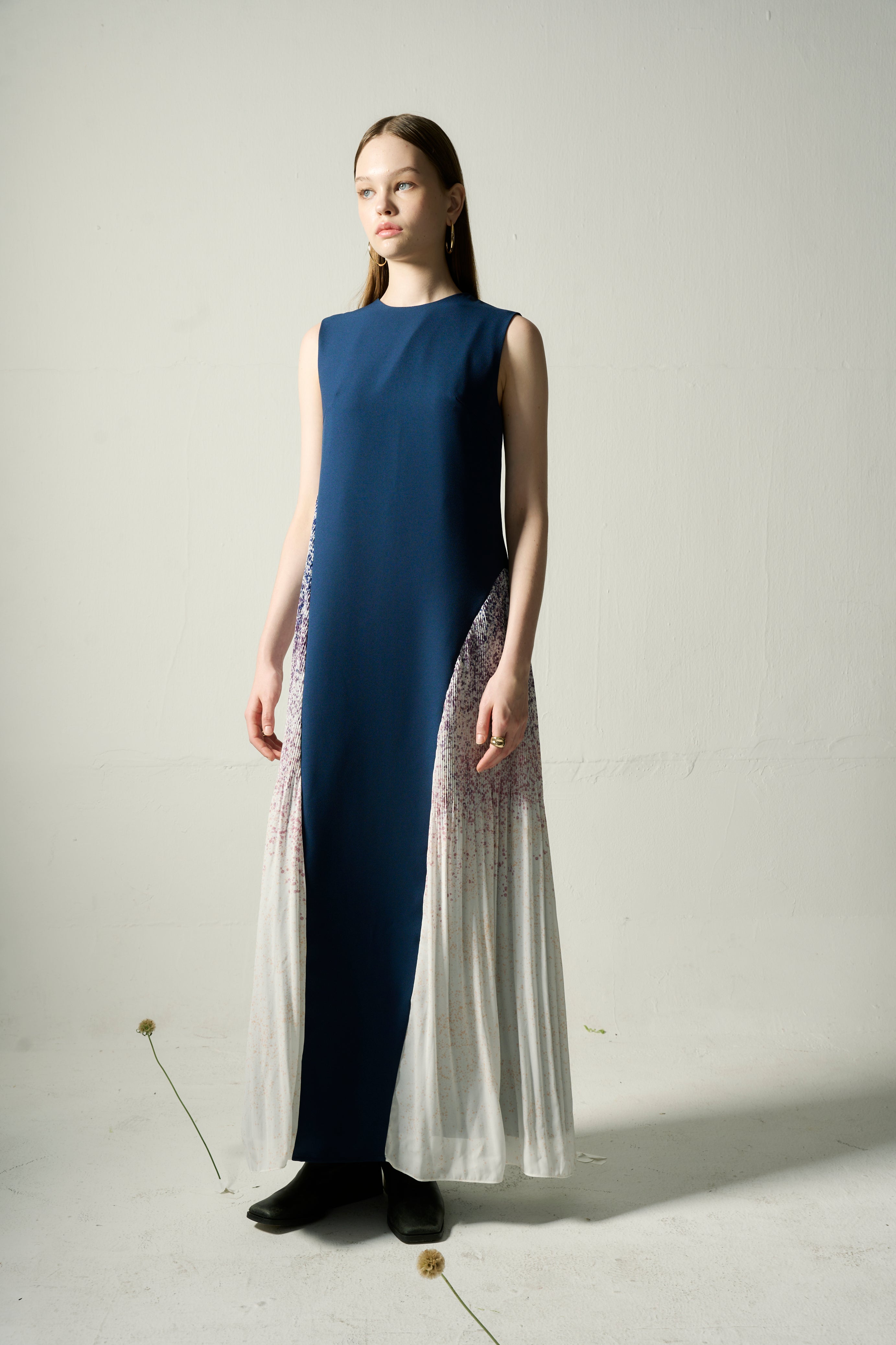 The Parrot | Aria Blue Snowflake Maxi Pleat Dress
