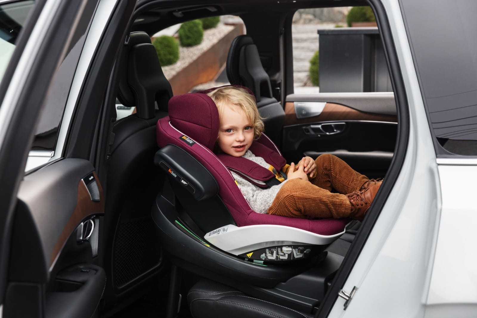 BeSafe | iZi Modular i-Size Car Seat | Burgundy | Baby in Car Seat | SavvyMamaSG