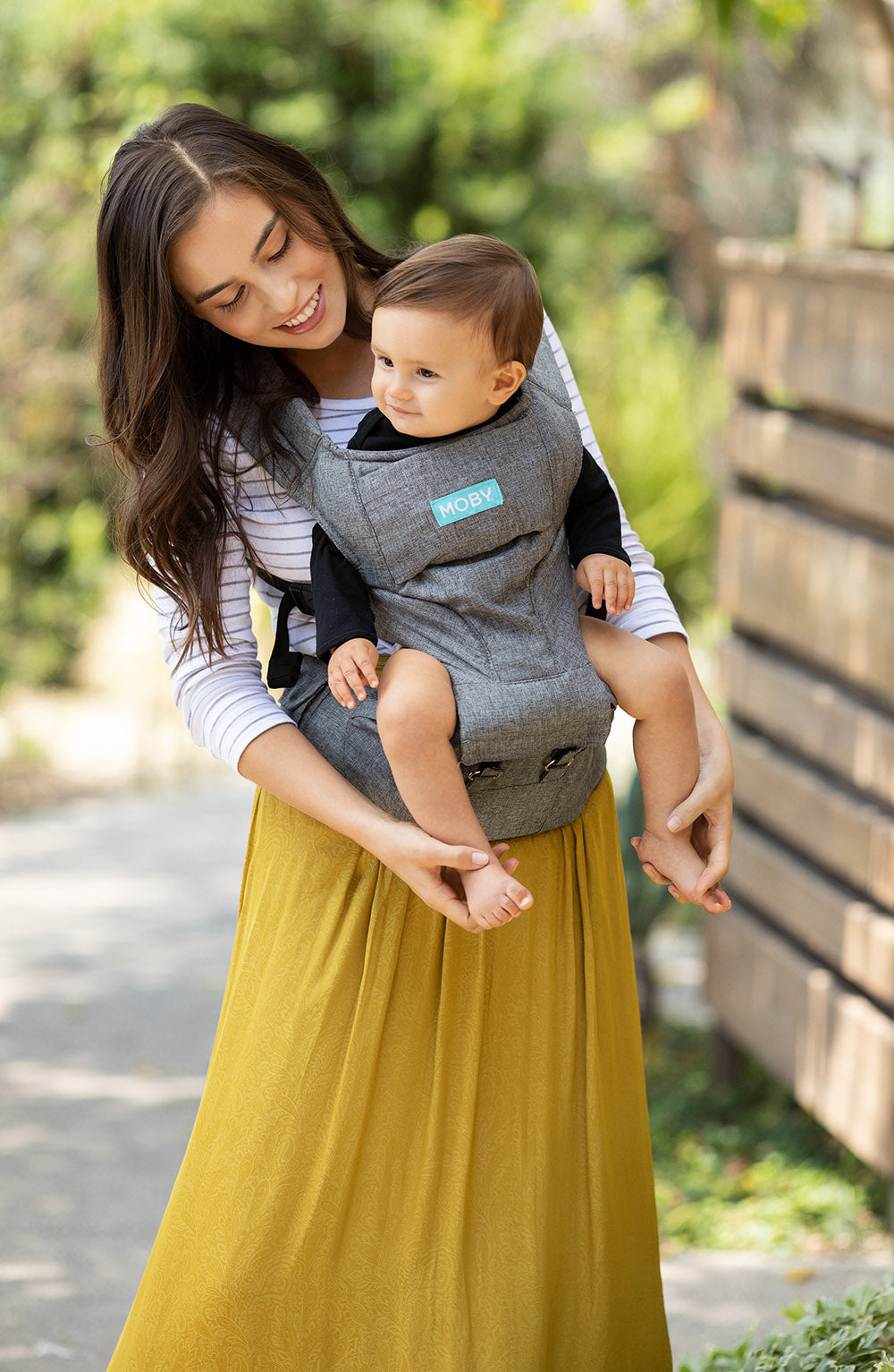 MOBY 2-in-1 Carrier + Hip Seat